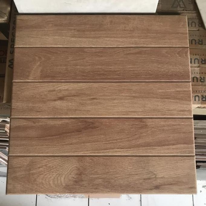 Keramik 50x50 motif kayu/ keramik teras/ keramik urat kayu/parkit kayu Murah