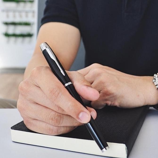 

Parker IM Black Chrome Trim RollerBall Premium + Gratis Grafir Laser Kualitas Original