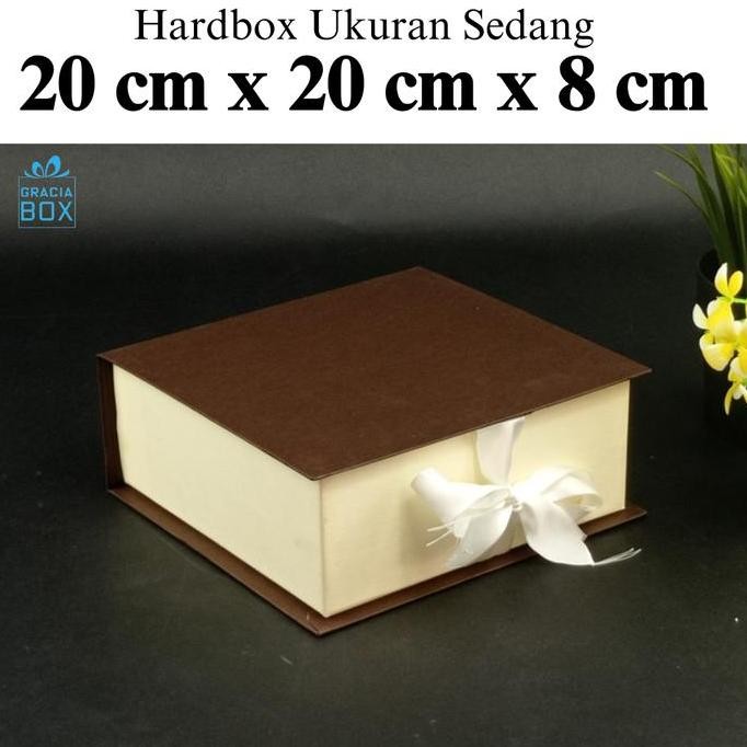 

ready BOX HAMPER - HARDBOX - KOTAK KUE - ukuran 20 cm x 20 cm x 8cm