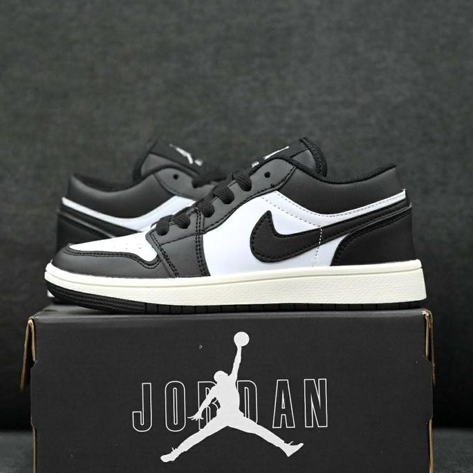 Tersedia Sepatu Anak Laki Perempuan Jordan 1 Low Hitam Putih(IMPORT)Uk 25-37