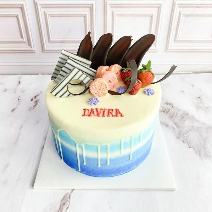 

Kue Ulang Tahun/Birthday Cake/Kue Ultah Tema Blue/Kue Birthday Cake/Dekorasi Coklat