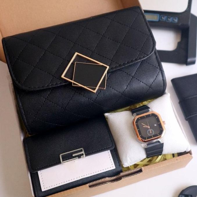 

Tersedia Kado Gift Box Hadiah Hampers Ulang Tahun Cewek Wanita Exclusive Pita Terbaru