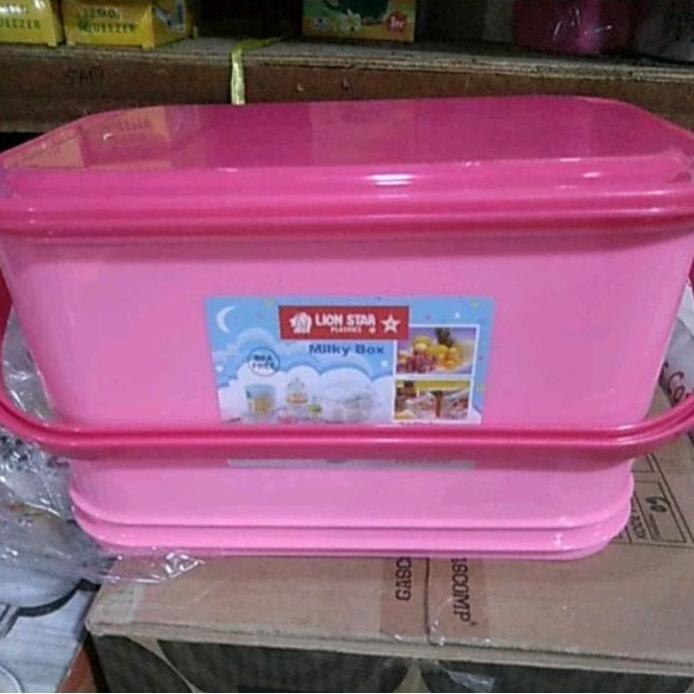 

Terlaris Promo Milky Box Lion Star / Tempat Penyimpanan / Rantang Piknik Gagang Kotak / Wadah Serbaguna
