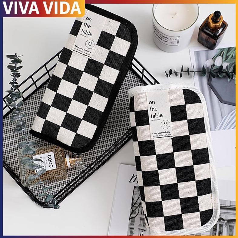 

VIVA Tempat Alat Tulis Jepang Berkapasitas Besar / Kotak Pensil / Kotak Pensil Kotak-kotak Hitam Putih AST