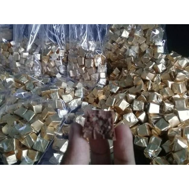 

Promo Coklat piramid Silverqueen Mix 500gr isi 65pcs