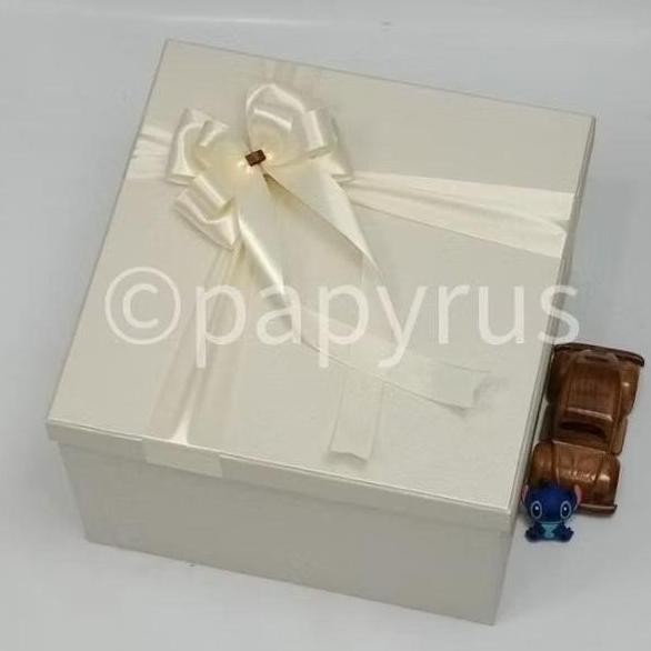 

ready stock Papyrus 30x30cm Tinggi 20cm Kotak Kado Gift Box