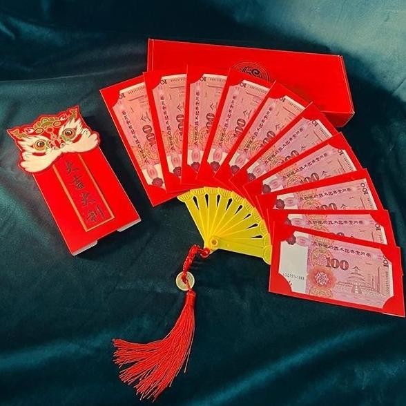 

Baru Angpao Imlek Barongsai Kipas Emas Premium AC083 Cocok untuk Orang Tua