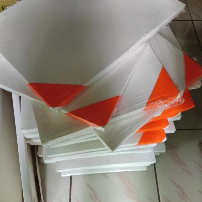 

ready kanvas lukis / media lukis uk. 50 x 50 warna putih. berkwalitas.