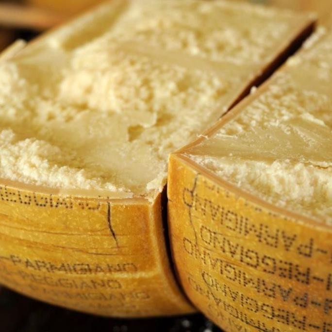 

Grosir Parmigiano Reggiano Cheese Dop Imported From Italy 1Kg (For Max)