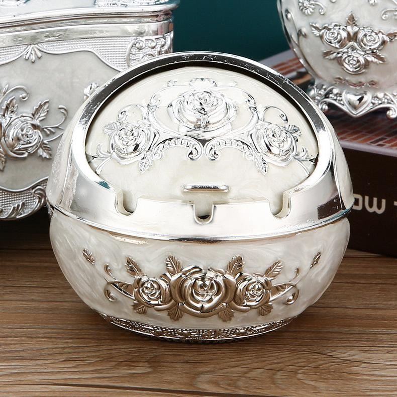 Asbak Rokok Logam Retro Tahan Angin Dengan Tutup Gaya Eropa Portable Ashtray Vintage Metal Korset Vi