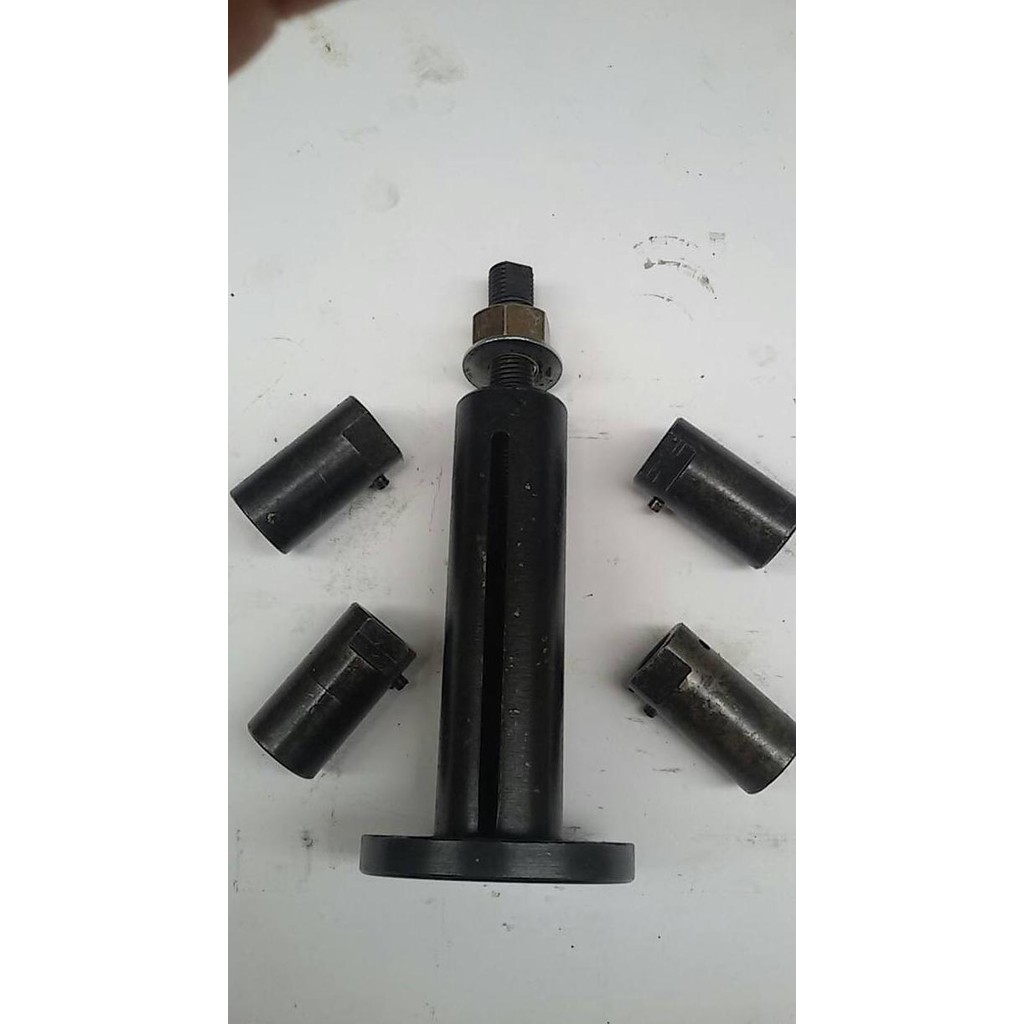 Treker Pasang Kruk as , pasang gi sentrik