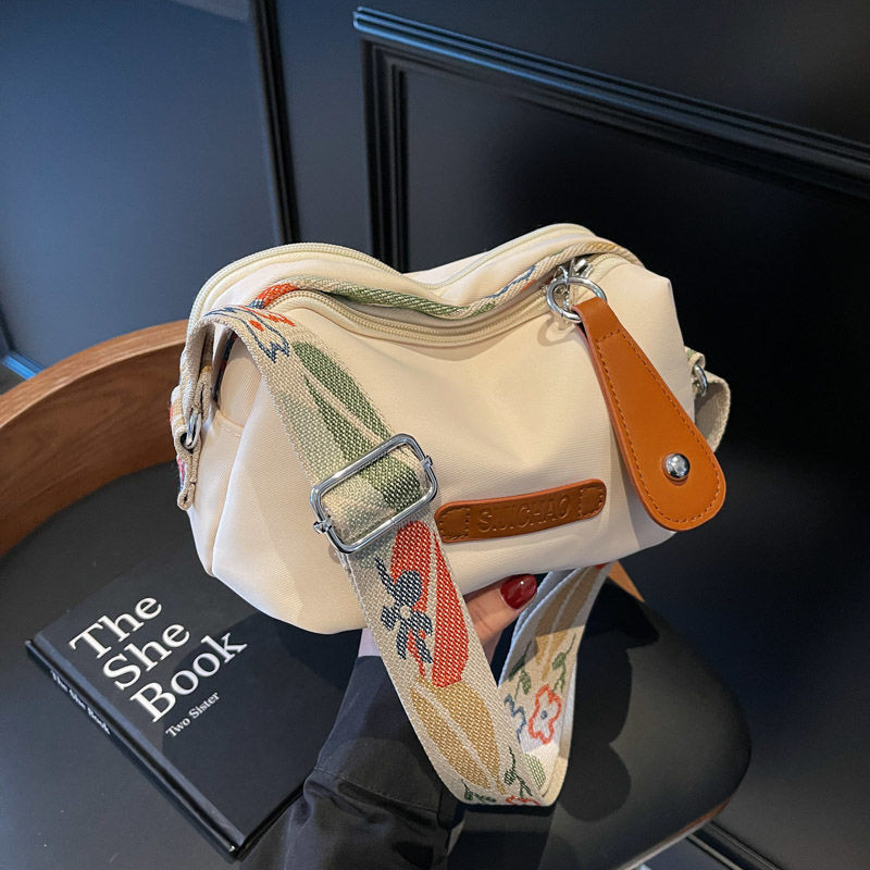 Tas Selempang Wanita Ringan Kapasitas Besar Satu Bahu Kasual Shell Backpack