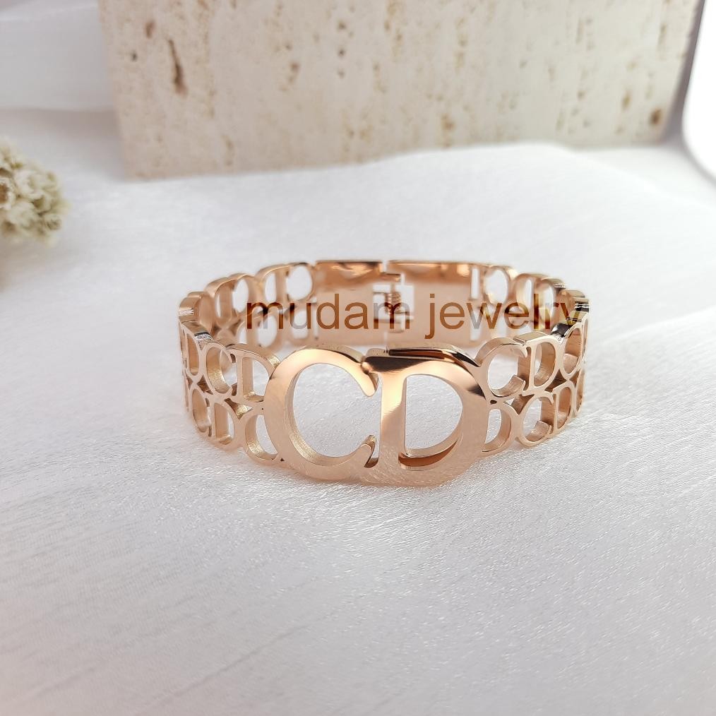 Gelang Bangle CD dan CC Hollow Tampil Mewah Tersedia Warna Rose Gold,  Gold dan Silver MURAH