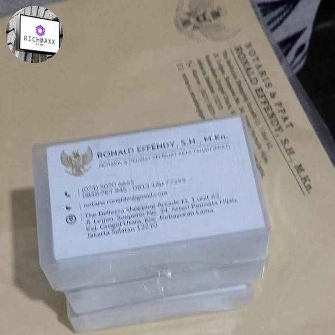 

Kartu Nama Garuda Emas, Mewah