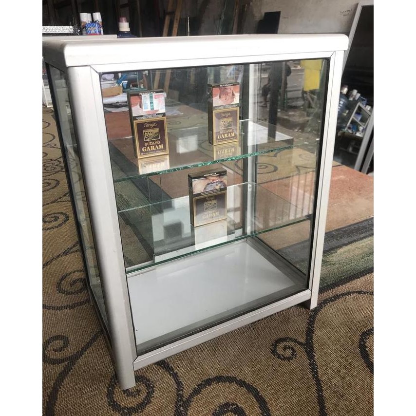 

Etalase Kotak Rokok