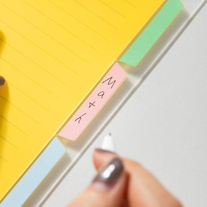 

Buku Catatan Binder / Loose Leaf Notebook Deli EN021 dengan Kertas Halus dan Garis Horizontal Jelas - Paper Stationery Tinta