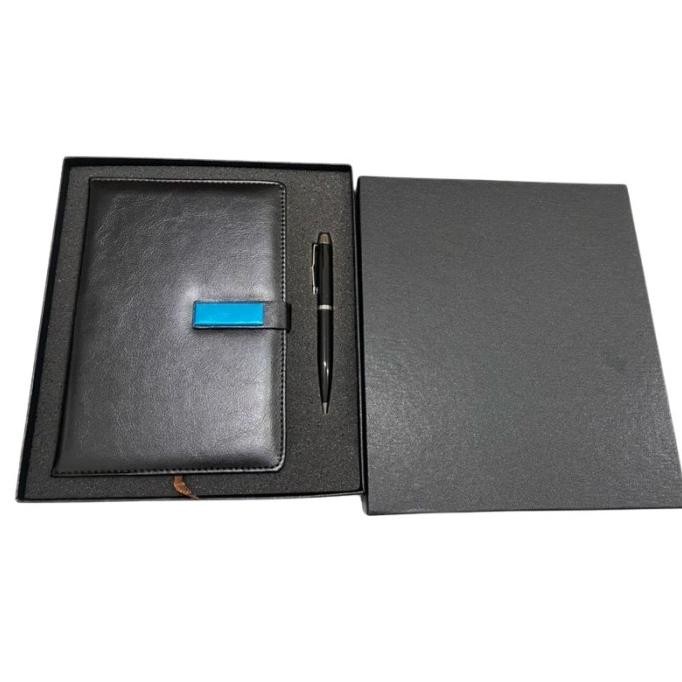 

Produk Baru!! FREE Custom Grafir Nama | Giftset Souvenir Eksklusif Notebook AG A5 Dan Pulpen | Hampers Mewah Event Perusahaaan Organisasi - Exclusive Giftset