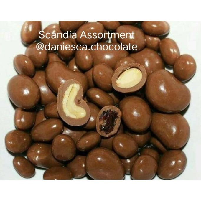 

1kg coklat scandia assortment mix almond mede kismis termurah