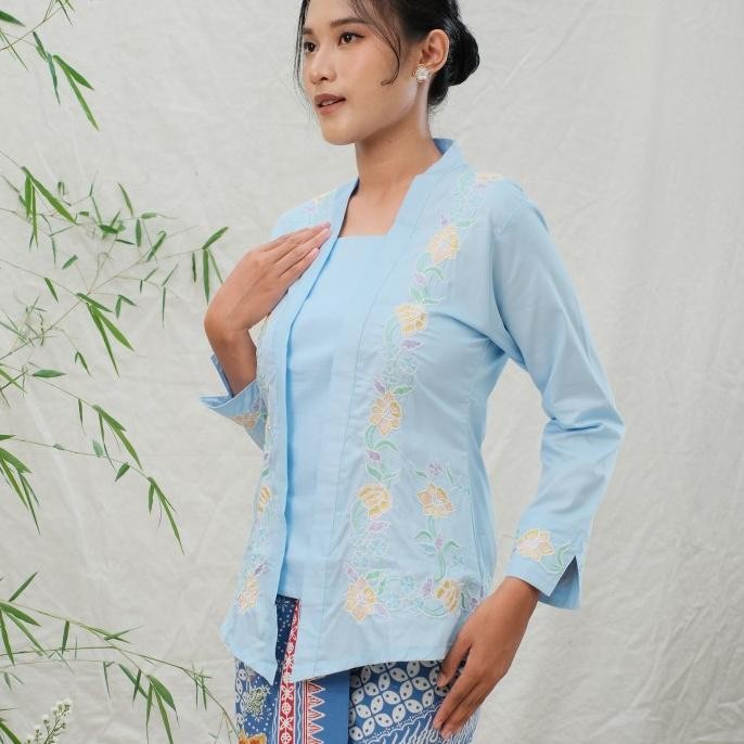 Kebaya encim bordir lengan panjang meradelima katun jepang biru muda baby blue