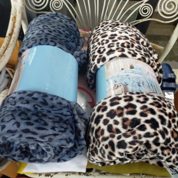 selimut brassel motif leopard