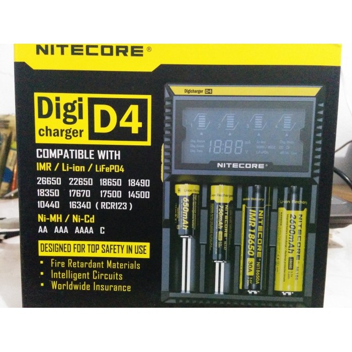 Nitecore D4 Digital Charger Baterai - 4 Slot