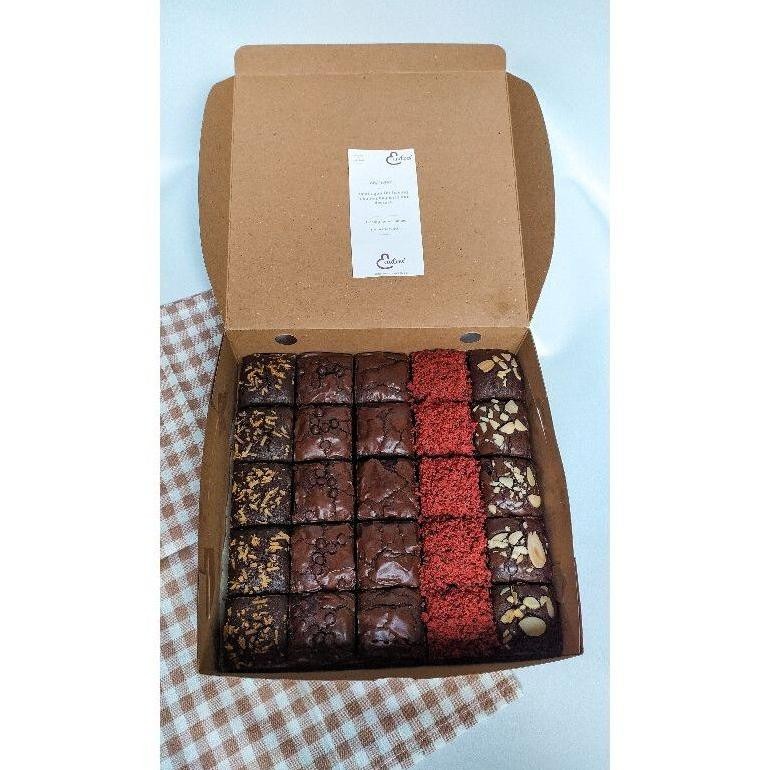 

SD83 Fudgy Brownies Dark Chocolate Sekat Shiny Crust Marble Choco Cheesecake Cheese Keju / Panggang Cokelat / 20x10 / 16x16 / 20x20 / Hampers Natal Lebaran Tahun Baru Paket Murah