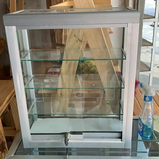 Etalase rak rokok kaca