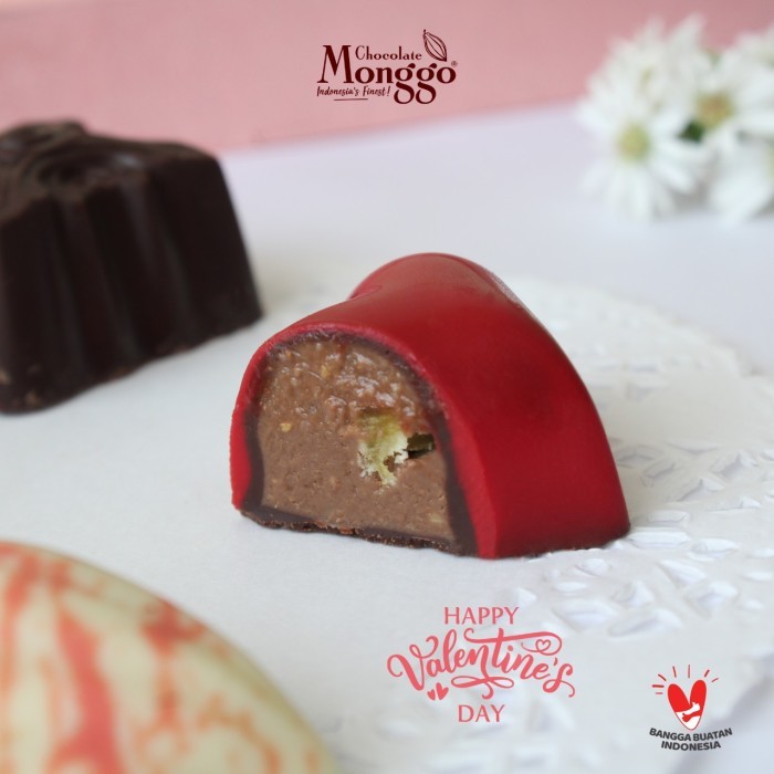 

Ready Valentine Pralines Box 16pcs Chocolate Monggo Coklat Hari Sayang