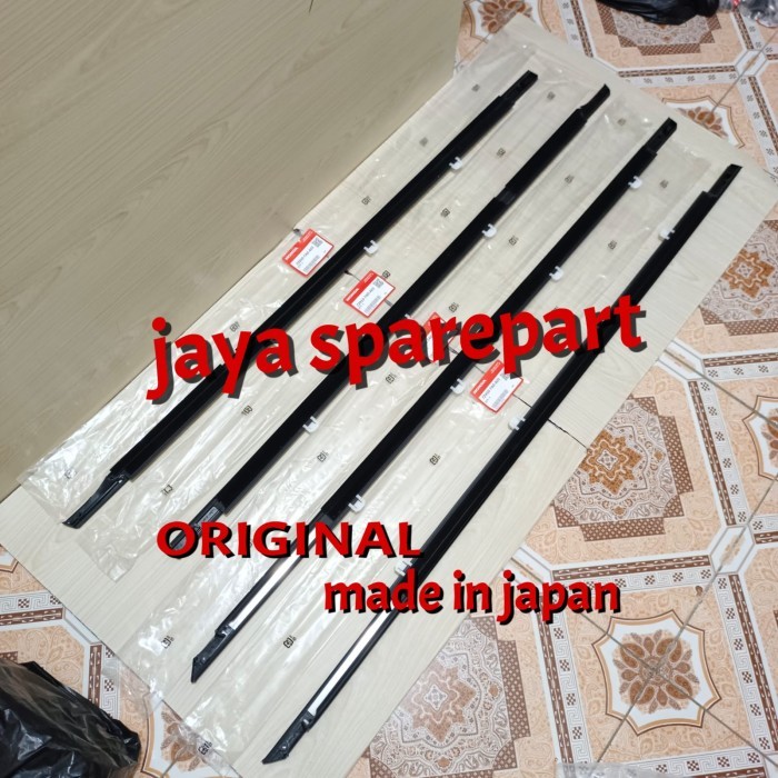 Pelipit Karet Kaca Luar Honda Accord Cp2 -11 1Set