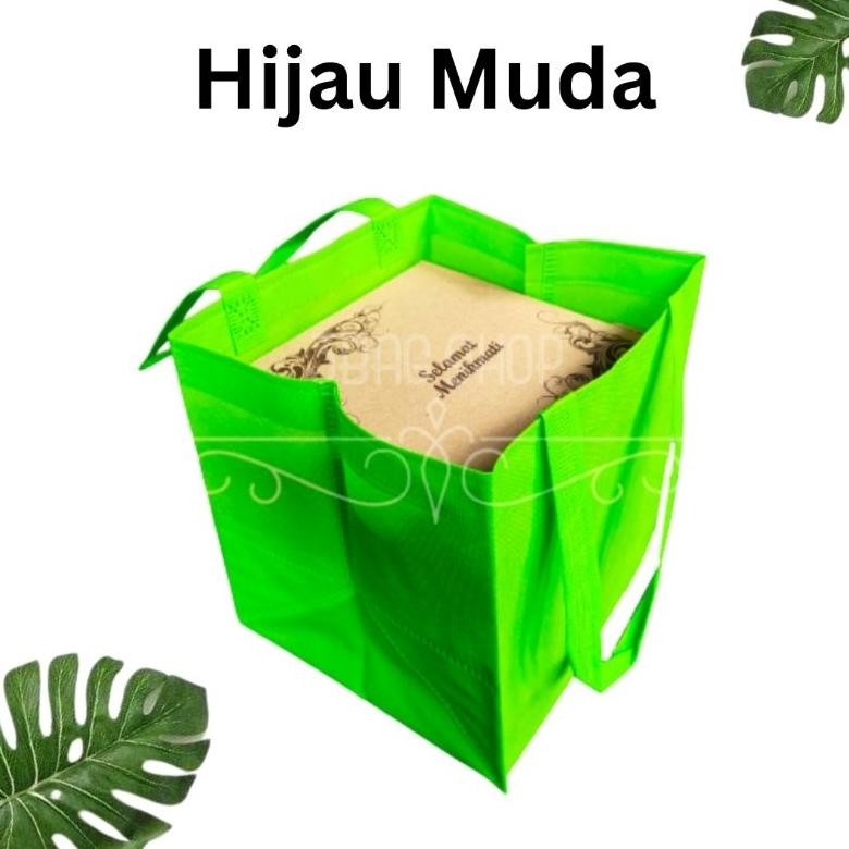 

TERLARIS (1 PACK = 60 PCS) Tas Hajatan 22x22 cm Tinggi 25 cm / Tas Nasi Kotak / Tas Spunbond / Goodie Bag / Tas Aqiqahan / Tas Berkatan / Tas Box Nasi tru-63