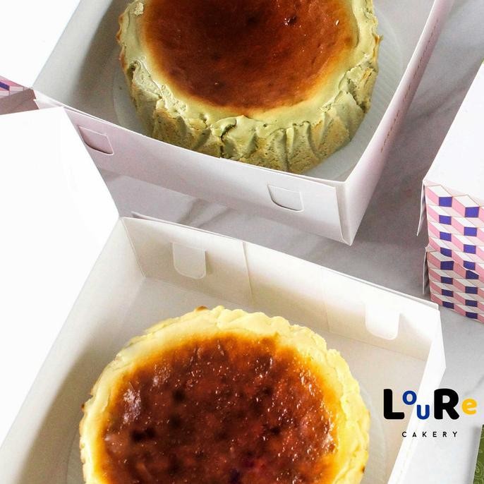 

Promo Loure Cakery - Hampers Package Box Of 2 Cakes / Hampers Kue