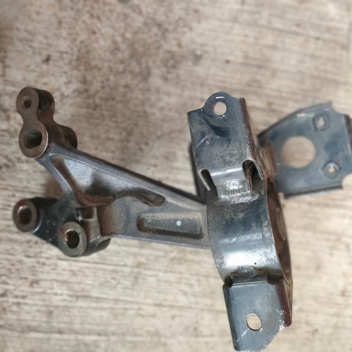 engine mounting kiri Ayla agya 1000cc manual