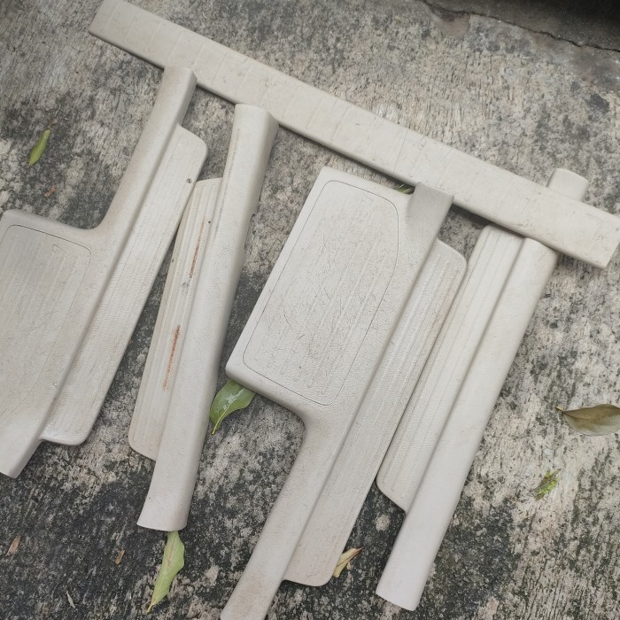 sillplate Avanza lama warna krem