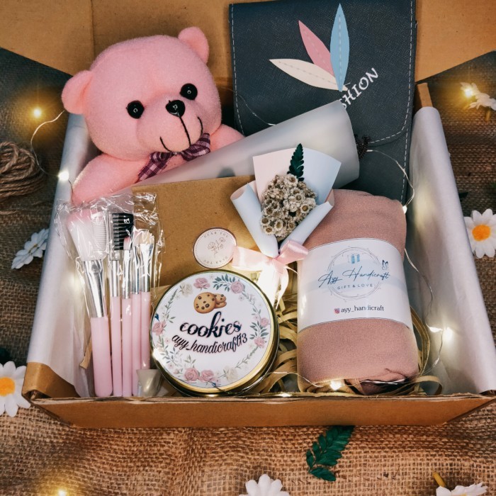PAKET KADO WANITA -AN- HADIAH ULANG TAHUN/ANNIVERSARY / PERAYAAN KADO