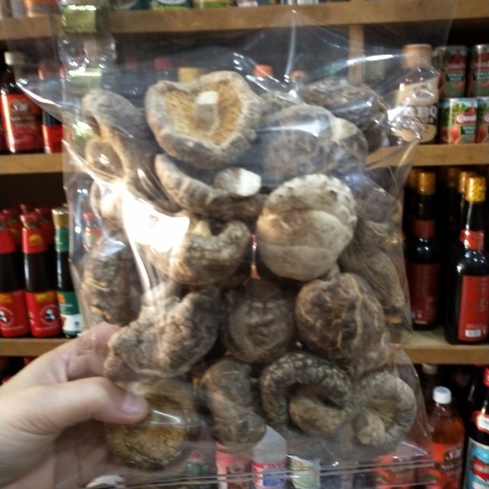 

Jamur Hioko Kering/ Dried Shitake Mushroom Uk. 4-6Cm 250Gr (Tebal)