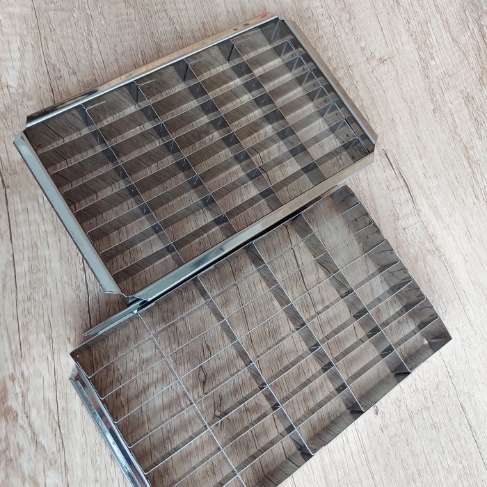 

TERLARIS CETAKAN KASTENGEL 40 LUBANG