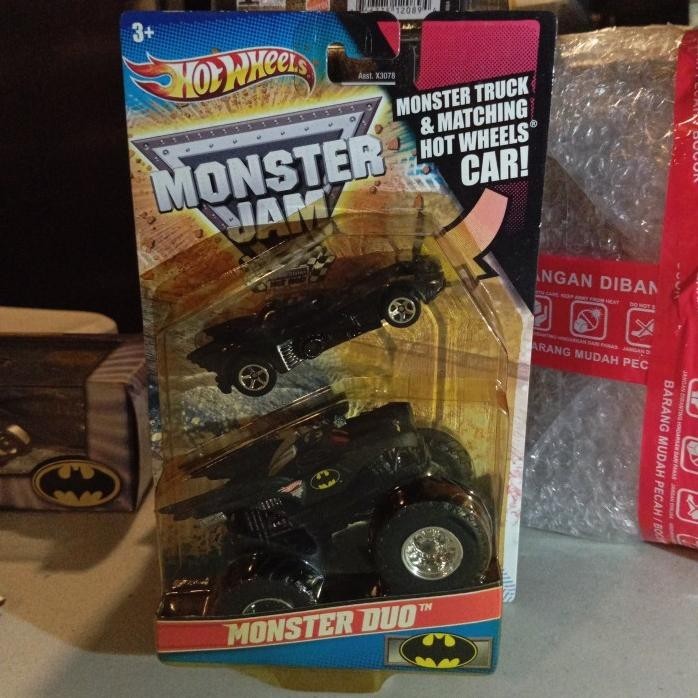 HOTWHEELS BATMAN BATMOBILE MONSTER JAM DUO EDITION