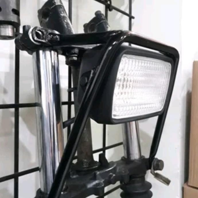 Lampu depan mini persegi Suzuki Ts125 Lampu depan Suzuki Ts125 braket Lampu depan Suzuki Ts125 duduk