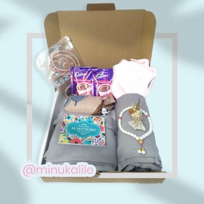 

Hot Sale!, Parsel Ramadan Hampers Mukena Grey Sajadah Pouch Masker Tasbih