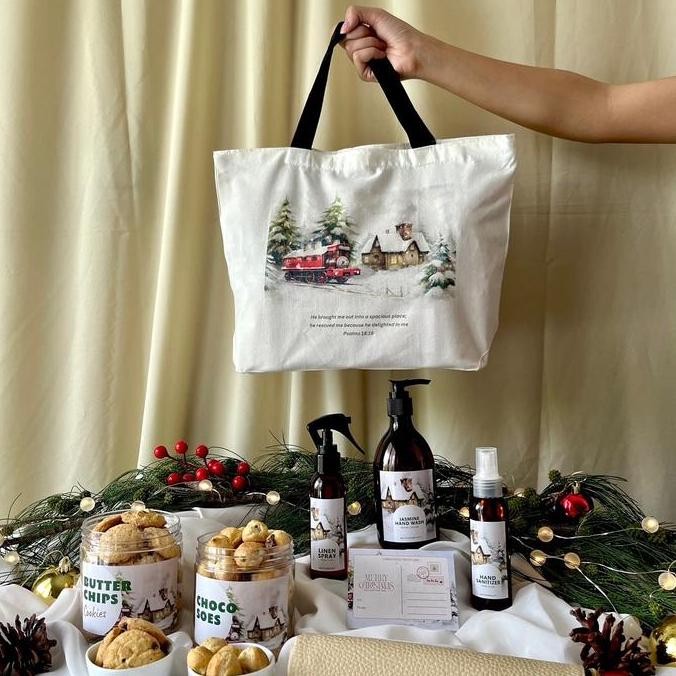 

Best Seller!, Littlezora - Hampers Christmas Natal | Giftset Hand Wash Natal | Hampers Cookies Natal | Hampers Lebaran Eid Mubarak | Hampers Chinese New Year | Cookies Hampers Totebag