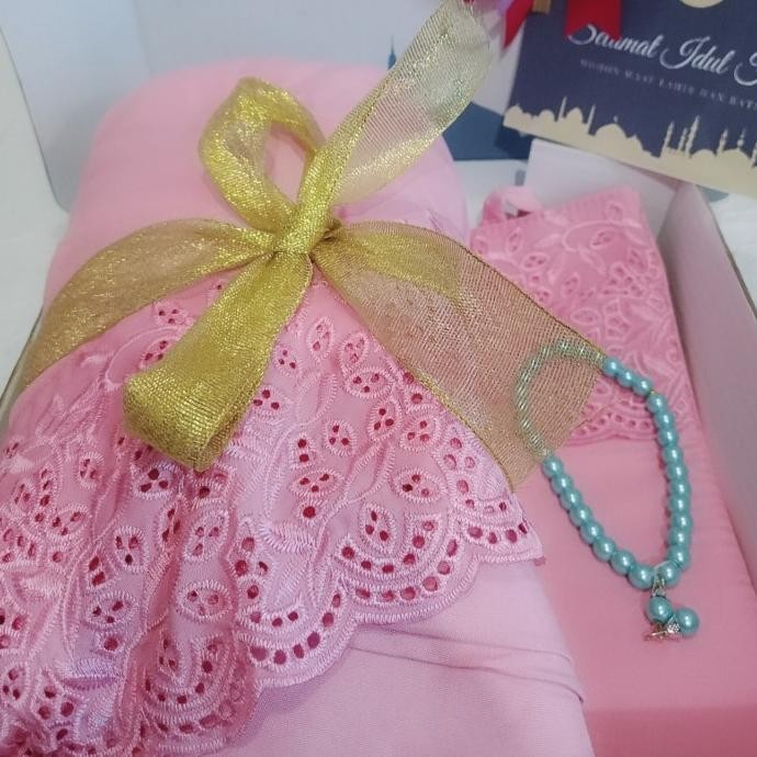 

Terbaru, Kado Parcel Souvenir Lebaran Mukenah Tasbih Cantik Box Of Happiness