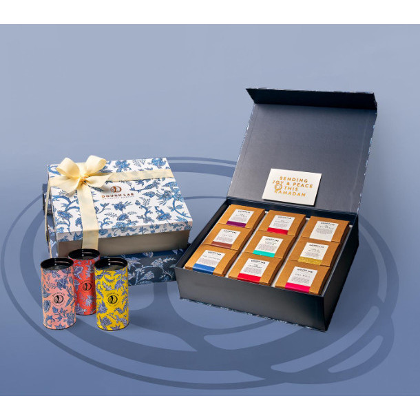 

HAMPERS DOUGHLAB COOKIES JAKARTA EID MUBARAK CHOCOLATE CARAMEL TINS