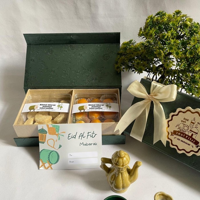 

Limited Box Hampers magnet lebaran kue kering Mewah – Termasuk Toples Premium 10x10x65 cm Tanpa Kue Box Fancy Motif Bunga dengan magnet Parcel Idul Fitri Elegan Eksklusif termurah anti penyok amanah Lebaran