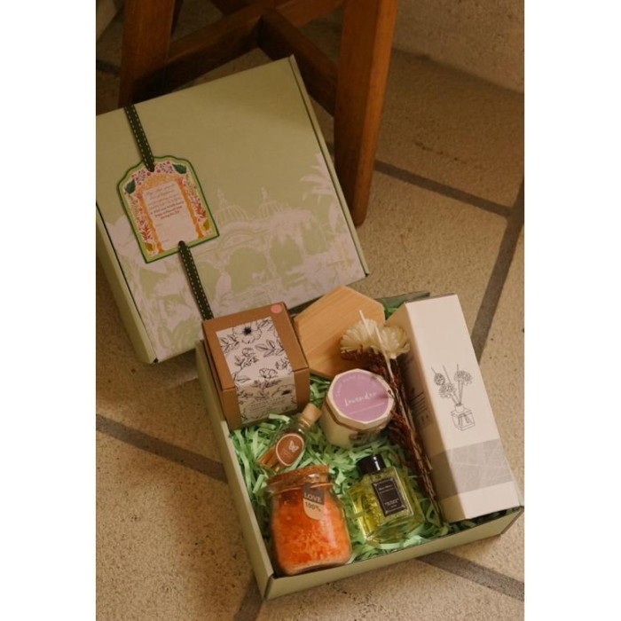

New! Salak - Hampers Eid Mubarak/Hampers Lebaran/Hampers Idul Fitri/Hampers Set Aromatherapy Idul Fitri