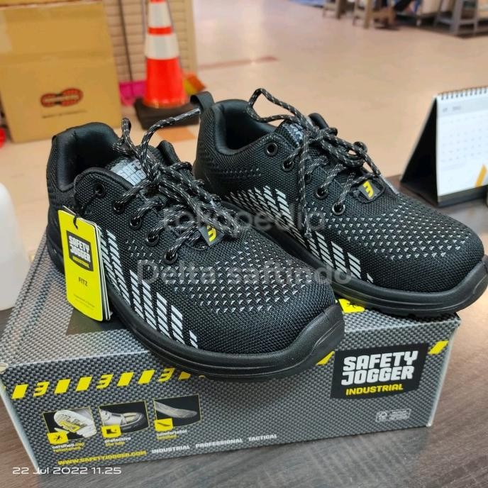 Sepatu Safety Shoes Jogger FITZ Hitam Original Safety Shoes Jogger Terlaris