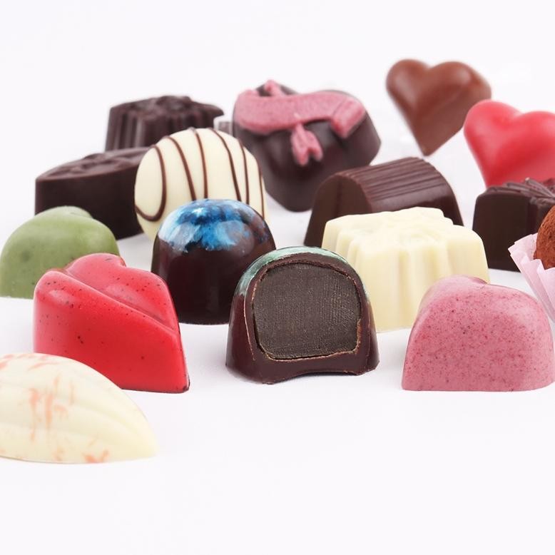 

PROMO Valentine Chocolate Pralines Gift Heart Box 16 pcs | Chocolate Monggo | Coklat Kado Hadiah Hari Kasih Sayang ukd-23