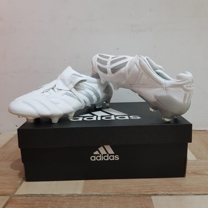 Sepatu Bola Adidas Predator Mania Remake Leather White Fg soccer Terlaris