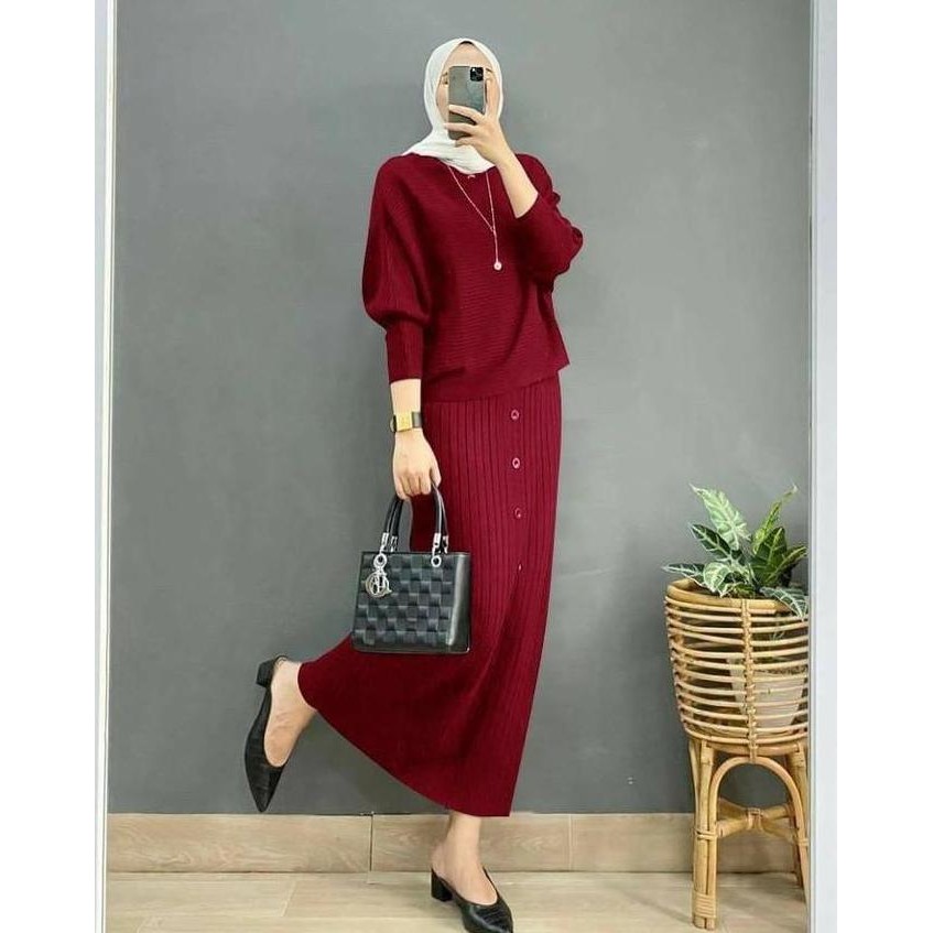 Setelan Knit Jumbo Bahan Mango Knit Import Ld 150 Pj Bj 80 Rok Lp 120 Pj 95 Aplikasi Kancing Besar V