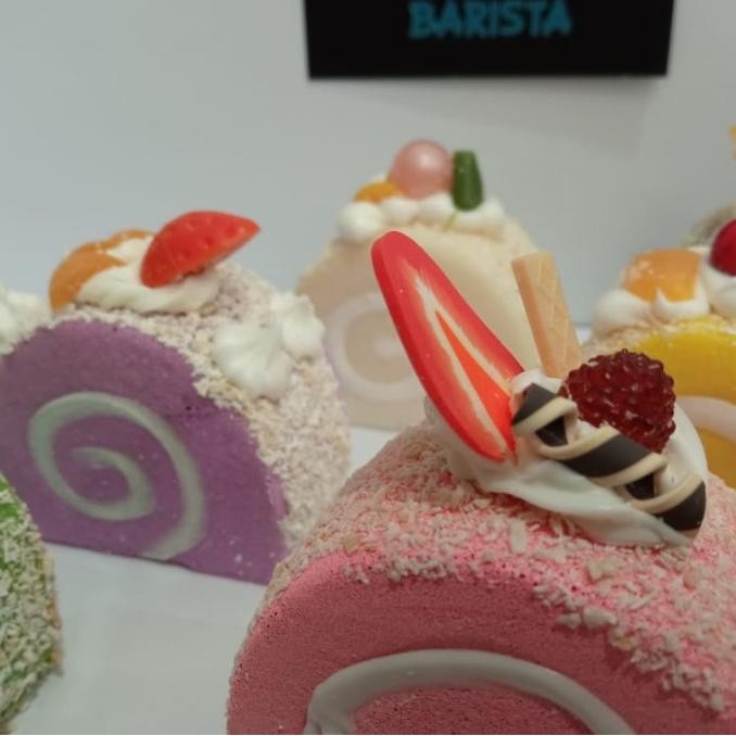 

.........] Hiasan sponge cake roll slice m squish cake pajangan