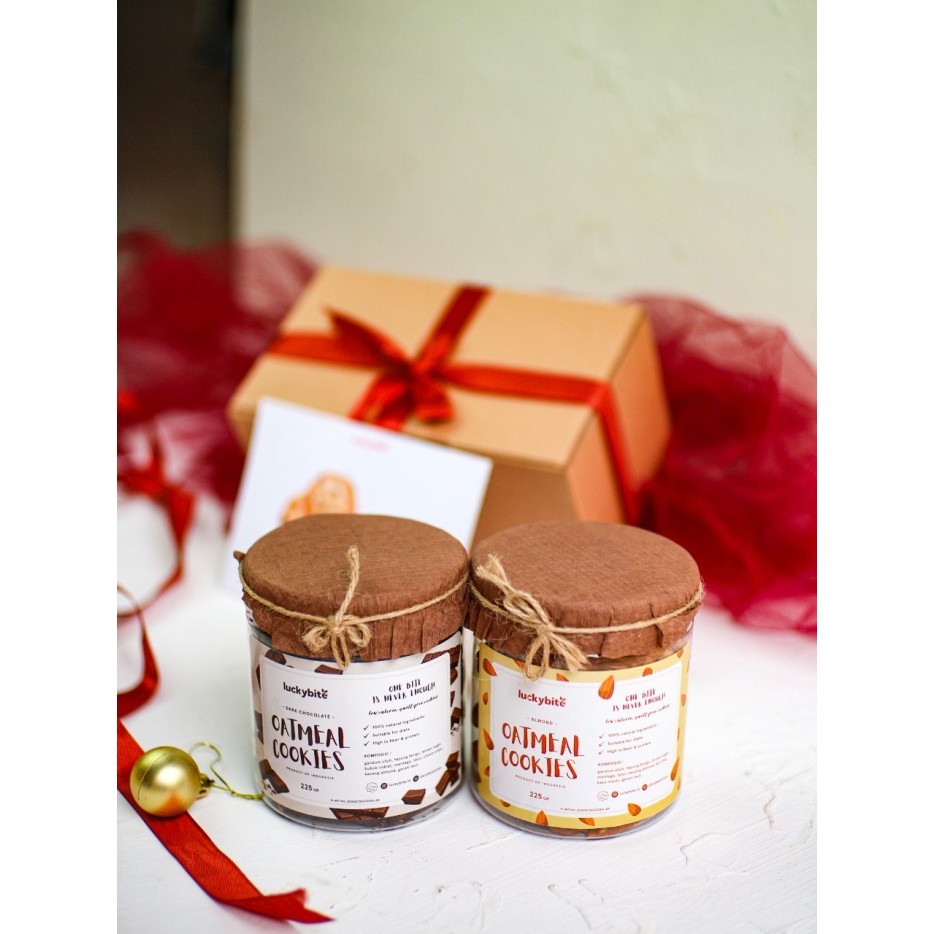 

HAMPERS / GIFT BOX / KADO - COOKIES 2 JAR + GREETING CARD + PITA